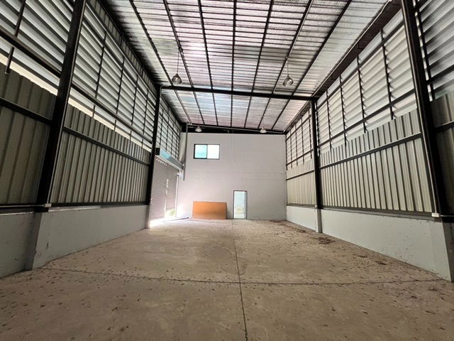 picture PathumThani BangLen Road LatLumKaeo Warehouse ready to use large warehouse with spacious usable area - 2/8