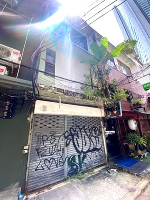 Shophouses for rent Srinakharinwirot University Prasanmit Campus : Shop House For Rent Sukhumvit 18 Bangkok