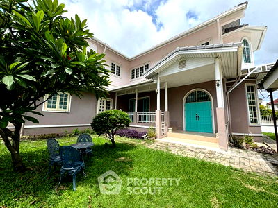 Houses for sale Bangna Commercial College : 4-BR House in Bang Chak (ID 1963237)