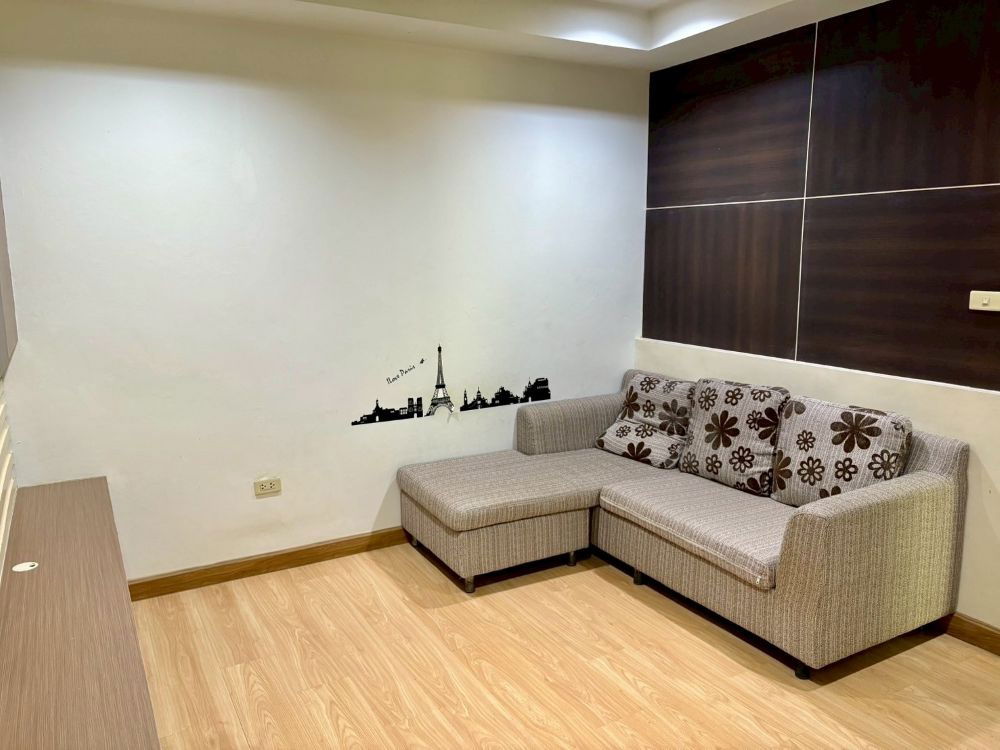 รูป [ For Sale ] ขายด่วนคอนโดบางแสน เดอะรูม 2 ( The Room 2 condo ) ไม่ถึงล้าน แต่งครบ สภาพดี ใกล้ ม. บูรพา ถูกสุดในโครงการ  - รูปที่ 1/10
