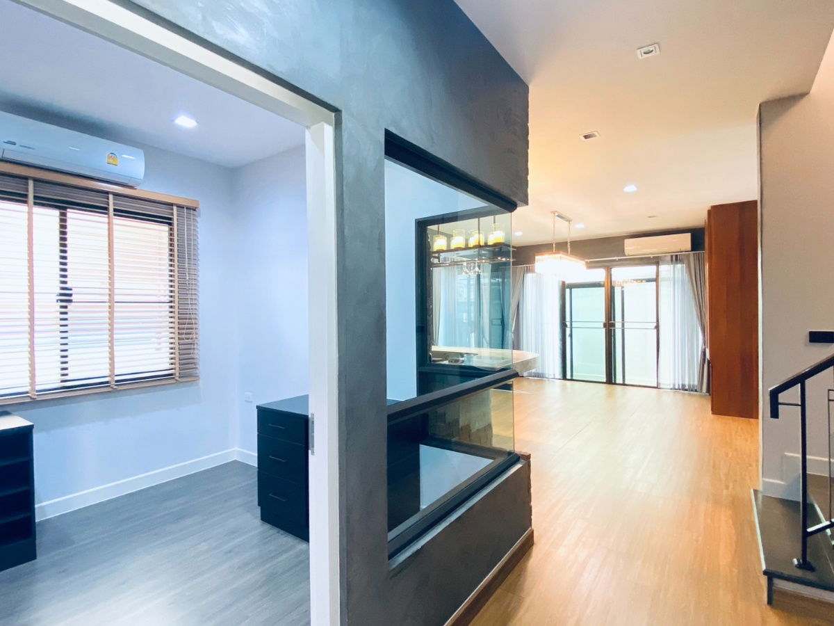 รูป ขายบ้านเดี่ยว สไตล์ Luxury Nordic บางกอกบูเลอวาร์ด พระราม 9 ขนาด 69.3 ตรว.หลังริม สภาพดี ตกแต่งบางส่วน ครัวสวยและกว้างมาก - รูปที่ 12/27