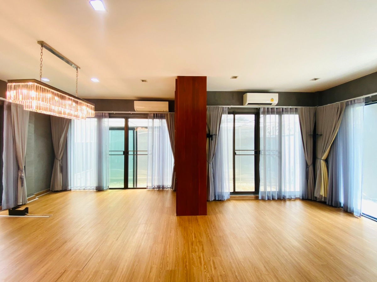 รูป ขายบ้านเดี่ยว สไตล์ Luxury Nordic บางกอกบูเลอวาร์ด พระราม 9 ขนาด 69.3 ตรว.หลังริม สภาพดี ตกแต่งบางส่วน ครัวสวยและกว้างมาก - รูปที่ 7/27