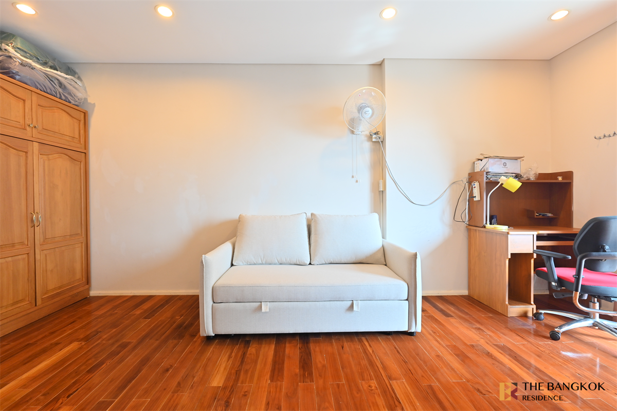 picture Villa Asoke near MRT Phetchaburi Station Ready-to-move-in Condo at an Amazing Price!! - 3/10