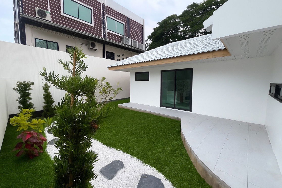 picture Fully renovated two-storey detached house for sale in Soi Pattanakarn 69. Ready to move in. - 16/16