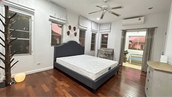 picture FOR RENT BAAN FAH GREEN PARK LADPRAO 101 / 4 bedrooms 4 bathrooms / 70 Sqw. 220 Sqm. **65,000** CLOSE TO THE MALLL BANGKAPI - 8/16