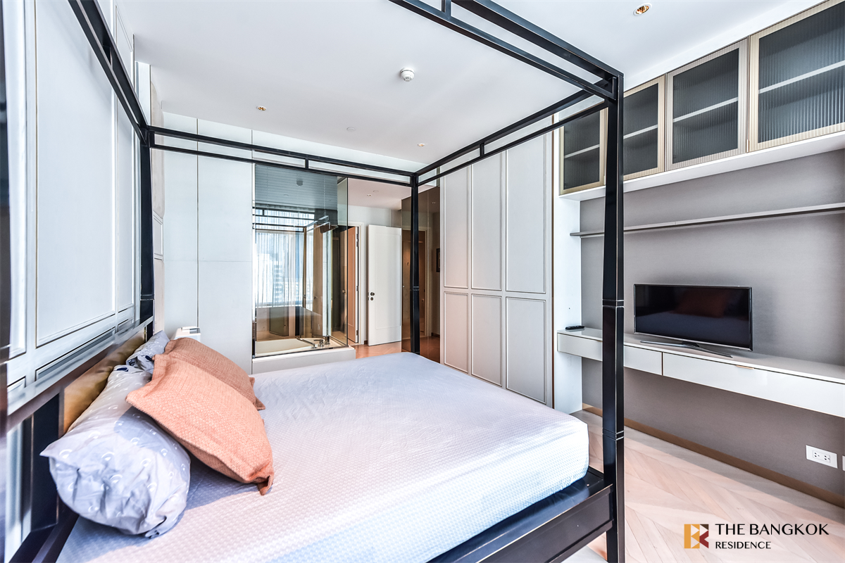 picture Four Seasons Private Residences  Luxuriously Elevated Unit - 5/10