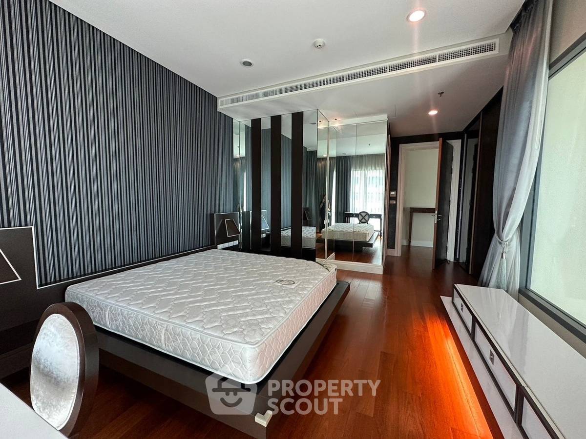 picture 3-BR Condo at Bright Sukhumvit 24 Condominium near BTS Phrom Phong (ID 2159196) - 9/28