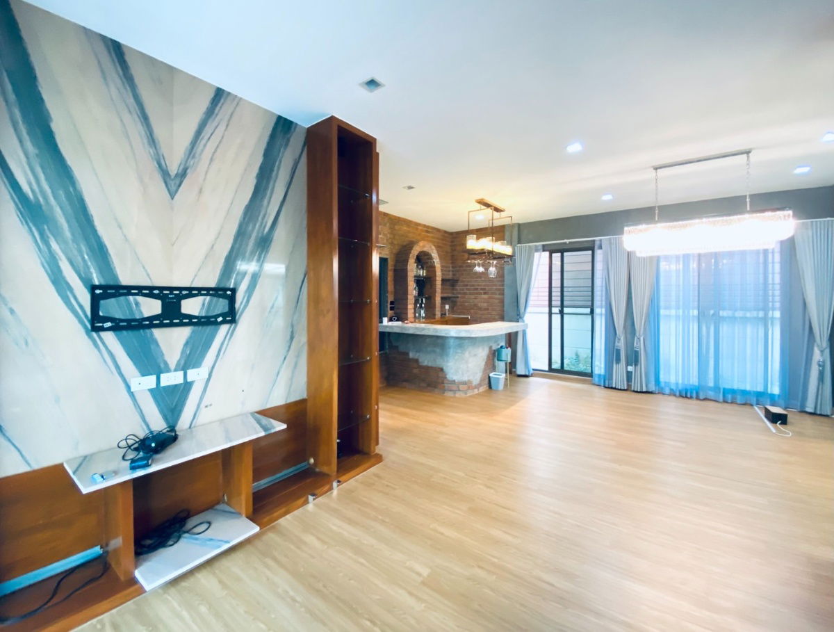 รูป ขายบ้านเดี่ยว สไตล์ Luxury Nordic บางกอกบูเลอวาร์ด พระราม 9 ขนาด 69.3 ตรว.หลังริม สภาพดี ตกแต่งบางส่วน ครัวสวยและกว้างมาก - รูปที่ 9/27