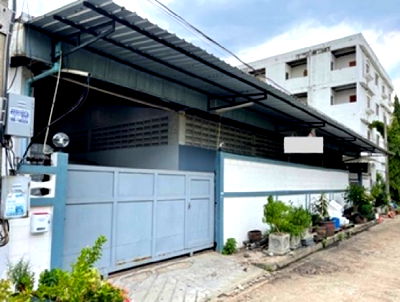 เช่าโรงงาน ถนนพัฒนาการ : ให้เช่าโกดัง โรงงาน พร้อมสำนักงาน พร้อมบ้านพัก / ซอยพัฒนาการ 76 พื้นที่ดิน 200 ตารางวา พื้นที่ใช้สอย 1000 ตารางเมตร / รถใหญ่เข้าออกได้ 