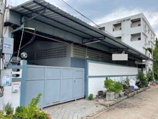 รูป ให้เช่าโกดัง โรงงาน พร้อมสำนักงาน พร้อมบ้านพัก / ซอยพัฒนาการ 76 พื้นที่ดิน 200 ตารางวา พื้นที่ใช้สอย 1000 ตารางเมตร / รถใหญ่เข้าออกได้  - รูปที่ 1/14