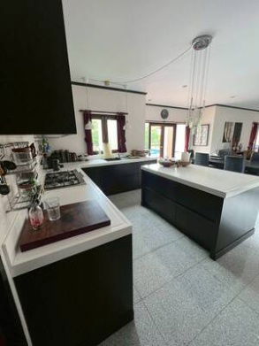picture Luxury Waterfront Resort-Style Home for Sale, Lat Krabang–Suvarnabhumi Area | 2-Rai Land with Private Pool & Pond | Near Motorway - 9/18