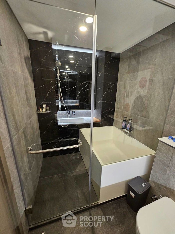 picture 2-BR Condo at Landmark @MRTA Station in Bang Kapi (ID 900132) - 8/17