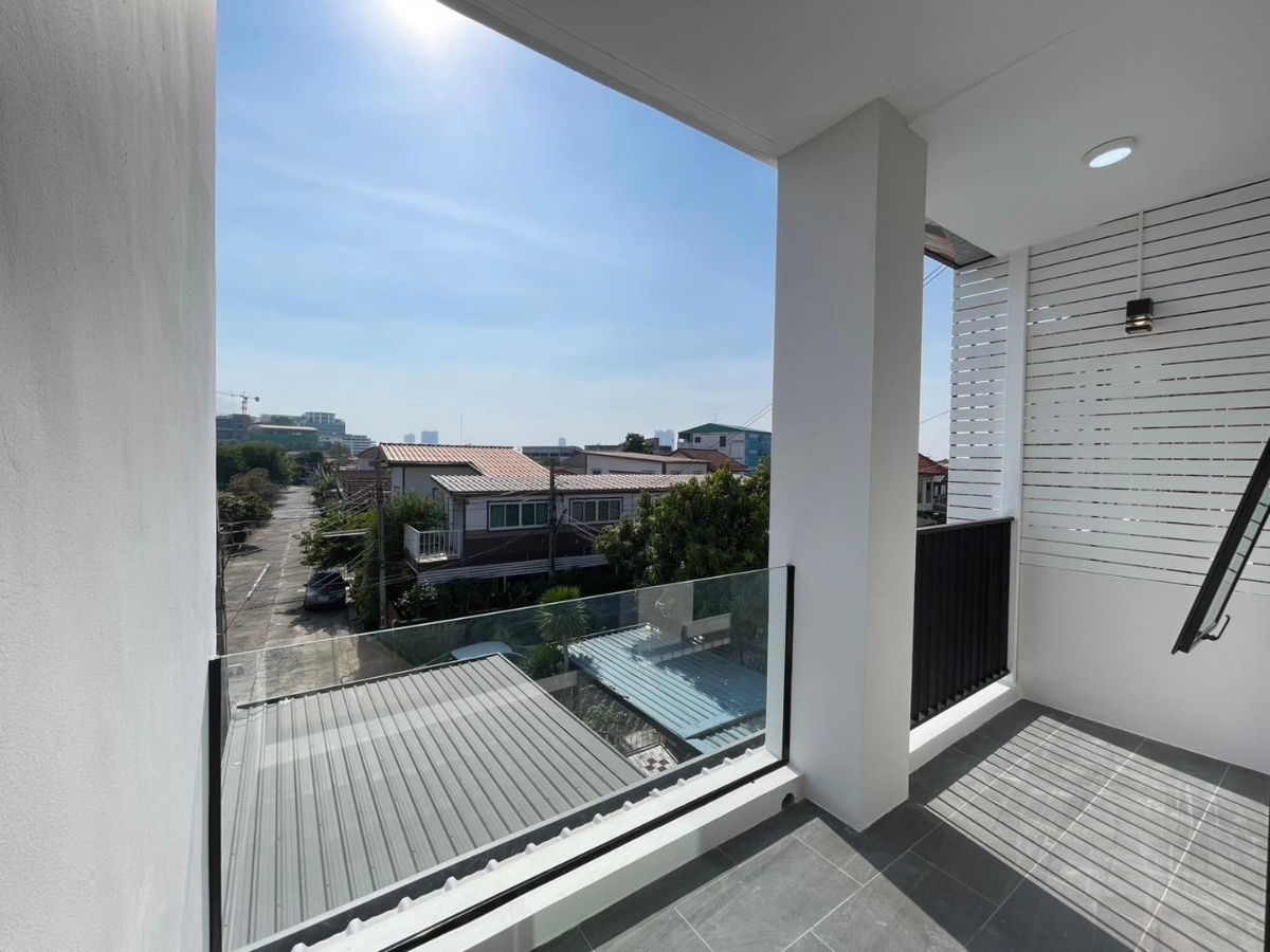 picture [For sale] Townhome, newly decorated, ready to move in! ✨ Good location, near BTS Samakkhi Station - 31/72