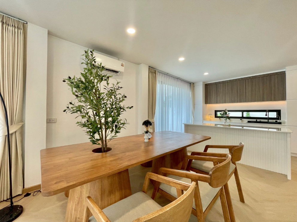 picture Fully renovated two-storey detached house for sale in Soi Pattanakarn 69. Ready to move in. - 4/16