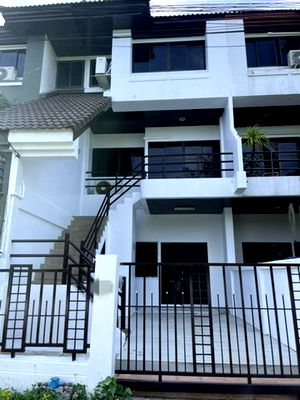 เช่าบ้านเดี่ยว เขตบางนา : HU6632 ทาวน์โฮมให้เช่า สุขุมวิท 105 กรุงเทพมหานคร