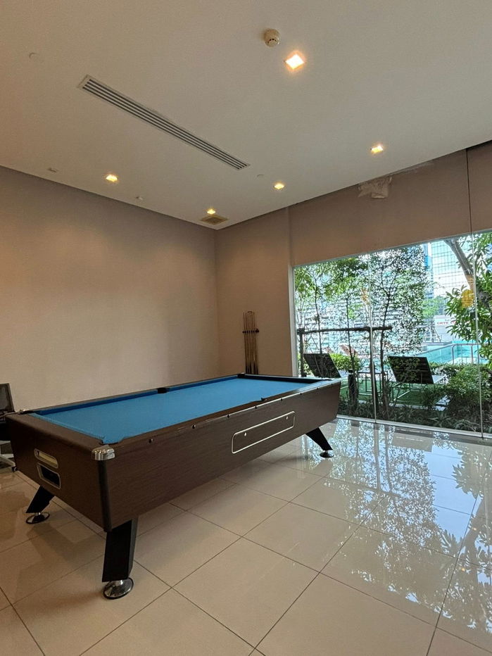 picture Q Asoke condominium For rent . - 7/11