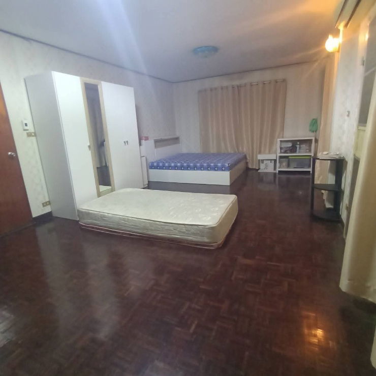 picture 🏡 For sale 3-storey house, central location!
Area 35 sq.w. Soi Ratchada 3 (Chinese Embassy), Soi Yoo Charoen 21 intersection - 16/20