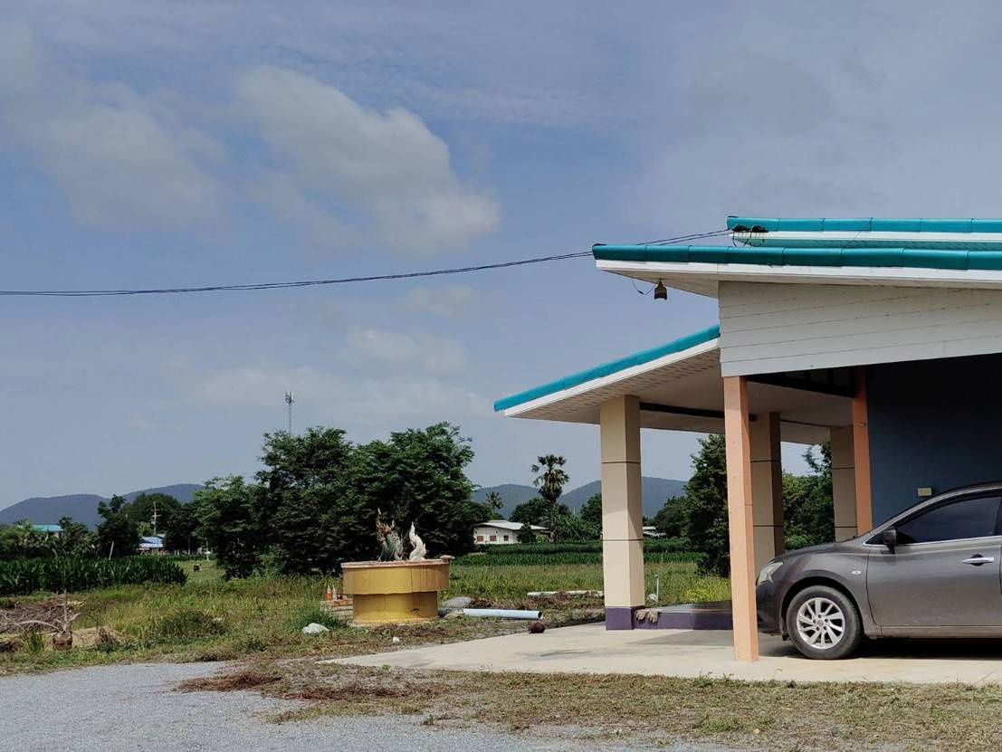 picture House for sale with land, located in a community, water and electricity ready, Lao Khwan District, Kanchanaburi Province - 1/12