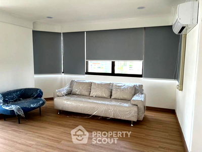 Condos for sale : 1-BR Condo at Lake Avenue Sukhumvit 16 near BTS Asok (ID 510322)