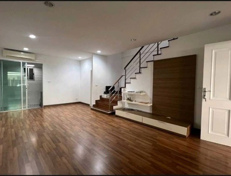 picture Urgent Sale! Townhome at Private Ville Huamark – Hot Price!  - 1/9