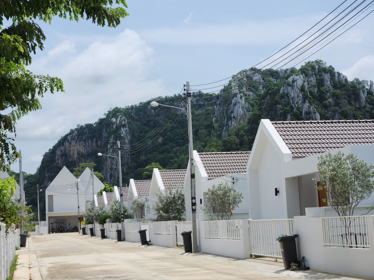 รูป บ้านเดี่ยวมินิมอล วิวเขา-ริมน้ำ • โครงการ ซีรีน คอร์ทยาร์ด ( Serene Courtyard ) แก่งคอย สระบุรี บ้านใหม่พร้อมอยู่ บรรยากาศรีสอร์ท - รูปที่ 20/22