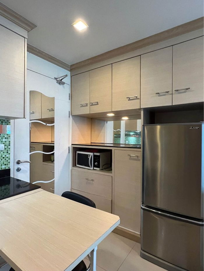 picture Wish@Samyan【𝐒𝐄𝐋𝐋 & 𝐑𝐄𝐍𝐓】🔥Decorate the room in a warm and inviting style. Not much But furniture perfectly placed🔥 Contact Line ID: @hacondo - 8/10