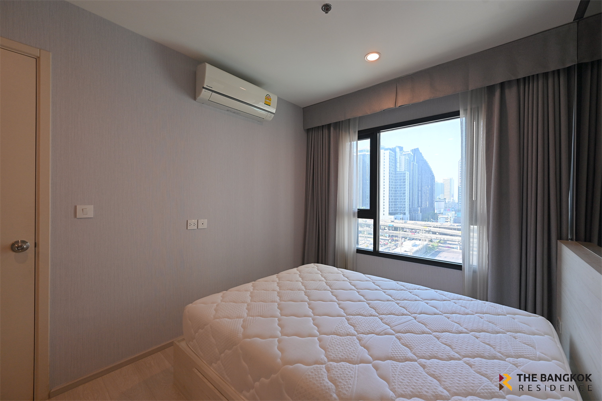 picture The Privilege of Luxury in an Economic Hub Location Life Asoke near MRT Phetchaburi Station - 4/10