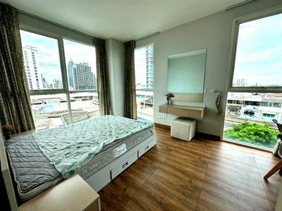 Condos for rent : Urgent rent, big room, very cheap, Ideo Mix PHALOYOTHIN 2B2B 58 SQM. Only 24,999 baht.