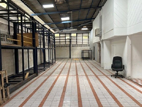 รูป ให้เช่าโกดัง โรงงาน พร้อมสำนักงาน พร้อมบ้านพัก / ซอยพัฒนาการ 76 พื้นที่ดิน 200 ตารางวา พื้นที่ใช้สอย 1000 ตารางเมตร / รถใหญ่เข้าออกได้  - รูปที่ 3/14