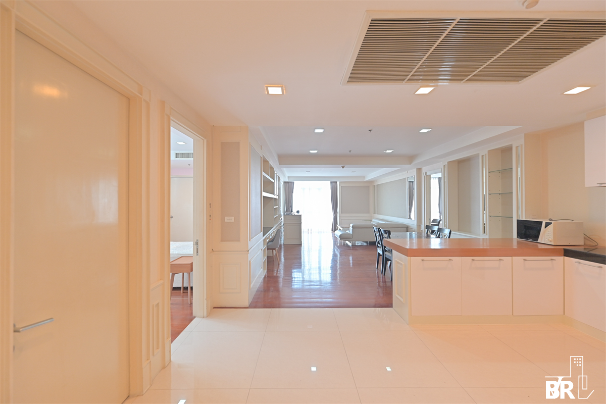 picture Nusasiri Grand Condo near BTS Ekkamai Luxuriously Elevated Unit - 7/10