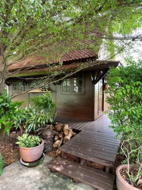 picture Luxury Waterfront Resort-Style Home for Sale, Lat Krabang–Suvarnabhumi Area | 2-Rai Land with Private Pool & Pond | Near Motorway - 17/18