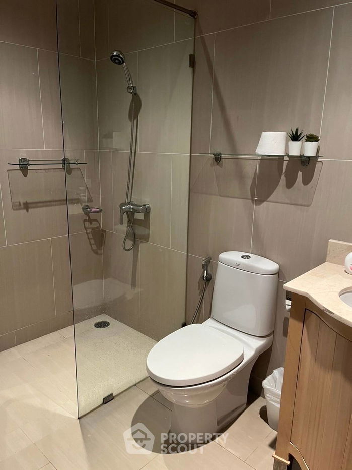 picture 3-BR Condo at The Empire Place near BTS Saint Louis (ID 1983607) - 18/19