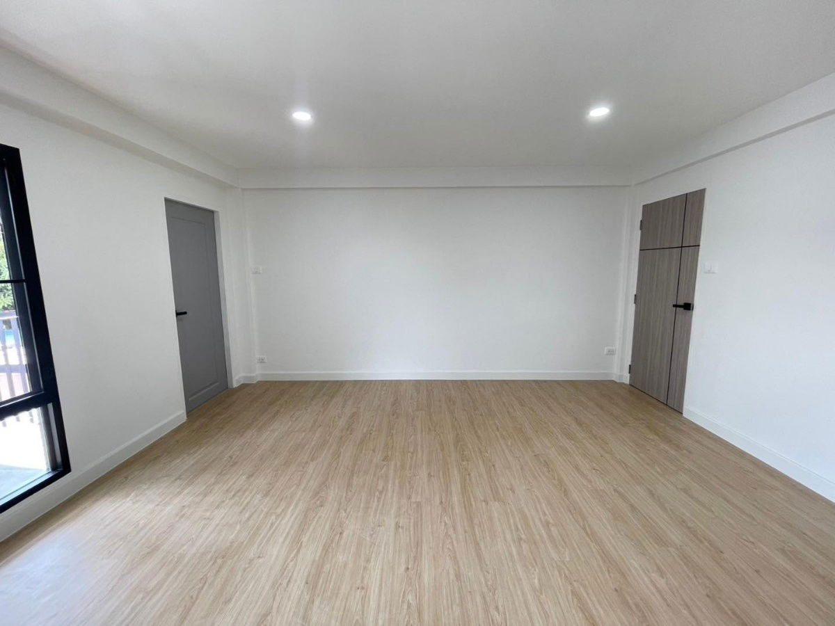 picture [For sale] Townhome, newly decorated, ready to move in! ✨ Good location, near BTS Samakkhi Station - 48/72