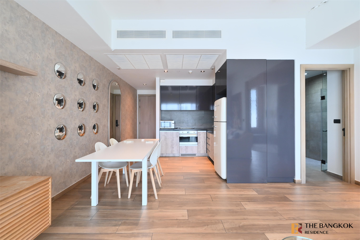 picture The Lofts Asoke Ultimate Luxury Condo in Business District near MRT Phetchaburi Station - 1/10