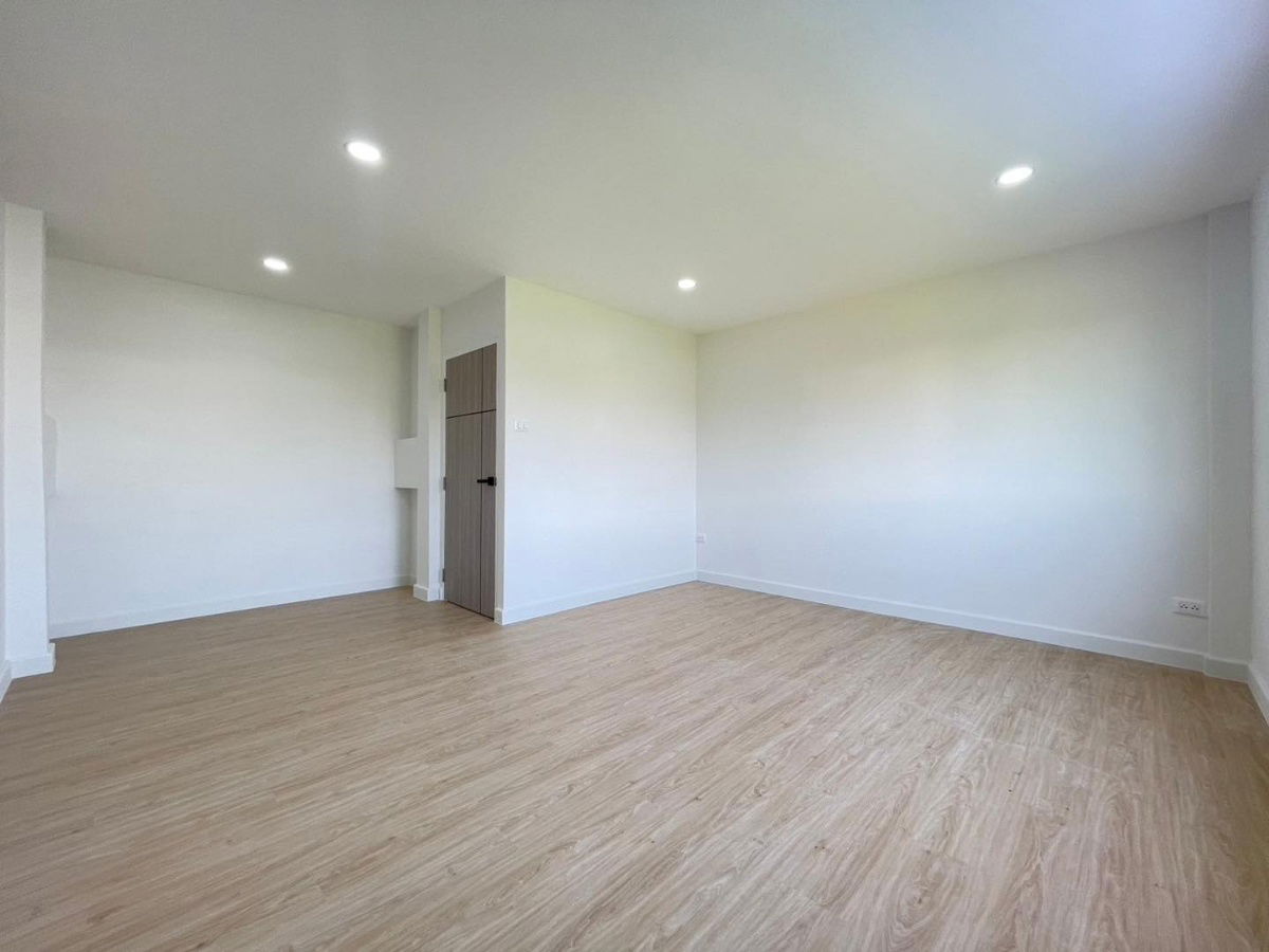 picture [For sale] Townhome, newly decorated, ready to move in! ✨ Good location, near BTS Samakkhi Station - 58/72