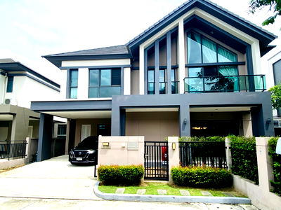 ขายบ้านเดี่ยว : ขายบ้านเดี่ยว สไตล์ Luxury Nordic บางกอกบูเลอวาร์ด พระราม 9 ขนาด 69.3 ตรว.หลังริม สภาพดี ตกแต่งบางส่วน ครัวสวยและกว้างมาก