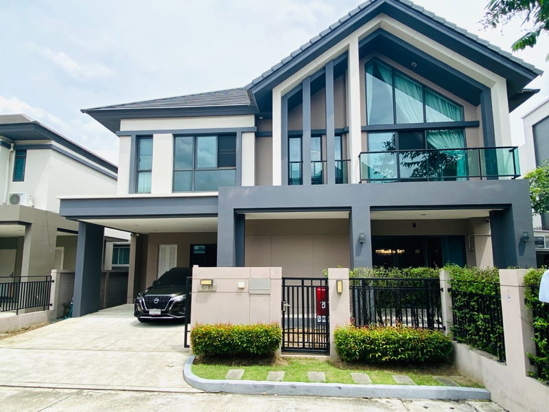 ขายบ้านเดี่ยว : ขายบ้านเดี่ยว สไตล์ Luxury Nordic บางกอกบูเลอวาร์ด พระราม 9 ขนาด 69.3 ตรว.หลังริม สภาพดี ตกแต่งบางส่วน ครัวสวยและกว้างมาก