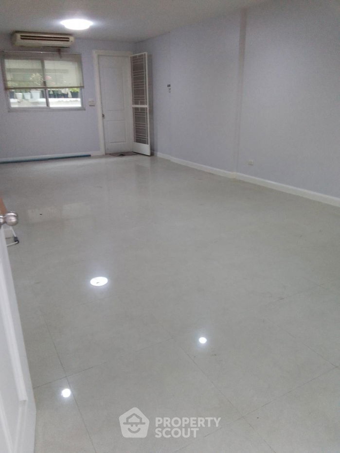 รูป ทาวน์เฮาท์ 3-ห้องนอน ที่ พลัส ซิตี้ พาร์ค ศรีนครินทร์-สวนหลวง ใน หนองบอน (ID 2207183) - รูปที่ 4/20