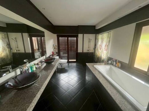 รูป  ขายบ้านหรูริมน้ำ สไตล์รีสอร์ท ลาดกระบัง-สุวรรณภูมิ บนพื้นที่ 2 ไร่ ใกล้มอเตอร์เวย์กรุงเทพ-ชลบุรี - รูปที่ 10/15