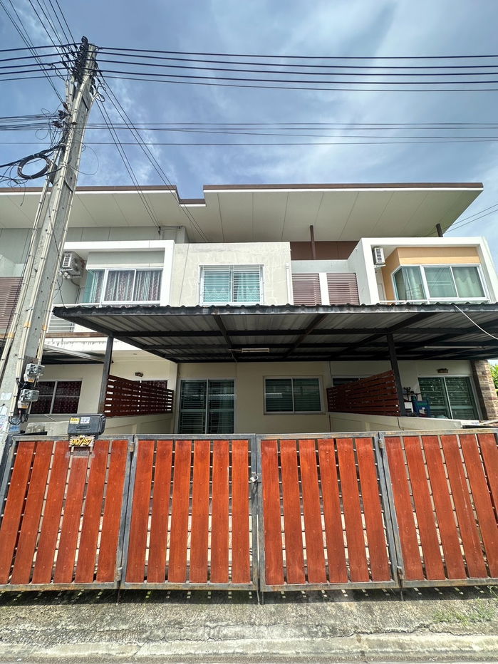 รูป ทาวน์โฮมพร้อมอยู่ใกล้นิคมอมตะนคร! ขายทาวน์โฮมโครงการ หมู่บ้านปณิตา ชลบุรี เนื้อที่ 21.3 ตร.ว. มีที่จอดรถ ใกล้มอเตอร์เวย์กรุงเทพ-ชลบุรี  - รูปที่ 1/16