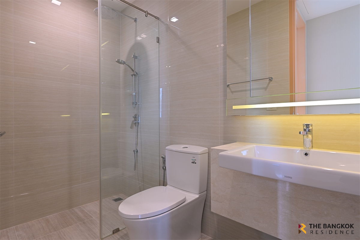 picture Noble BE33 Luxury Condo Ready to Move-in at the Best Location - 3/10