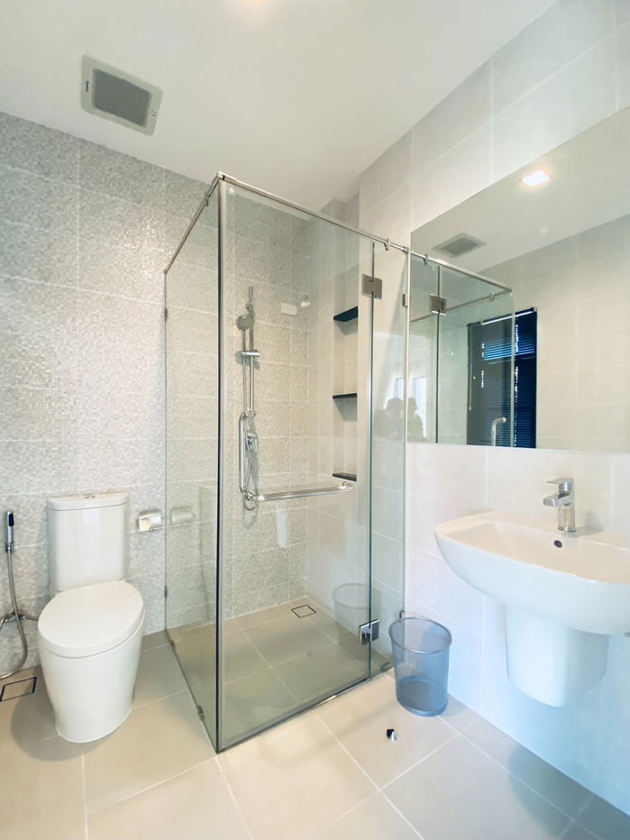 รูป ขายบ้านเดี่ยว สไตล์ Luxury Nordic บางกอกบูเลอวาร์ด พระราม 9 ขนาด 69.3 ตรว.หลังริม สภาพดี ตกแต่งบางส่วน ครัวสวยและกว้างมาก - รูปที่ 25/27