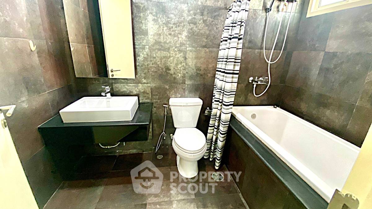 picture 2-BR Condo at Voque Sukhumvit 16 Condominium near MRT Queen Sirikit National Convention Centre (ID 2066357) - 7/10