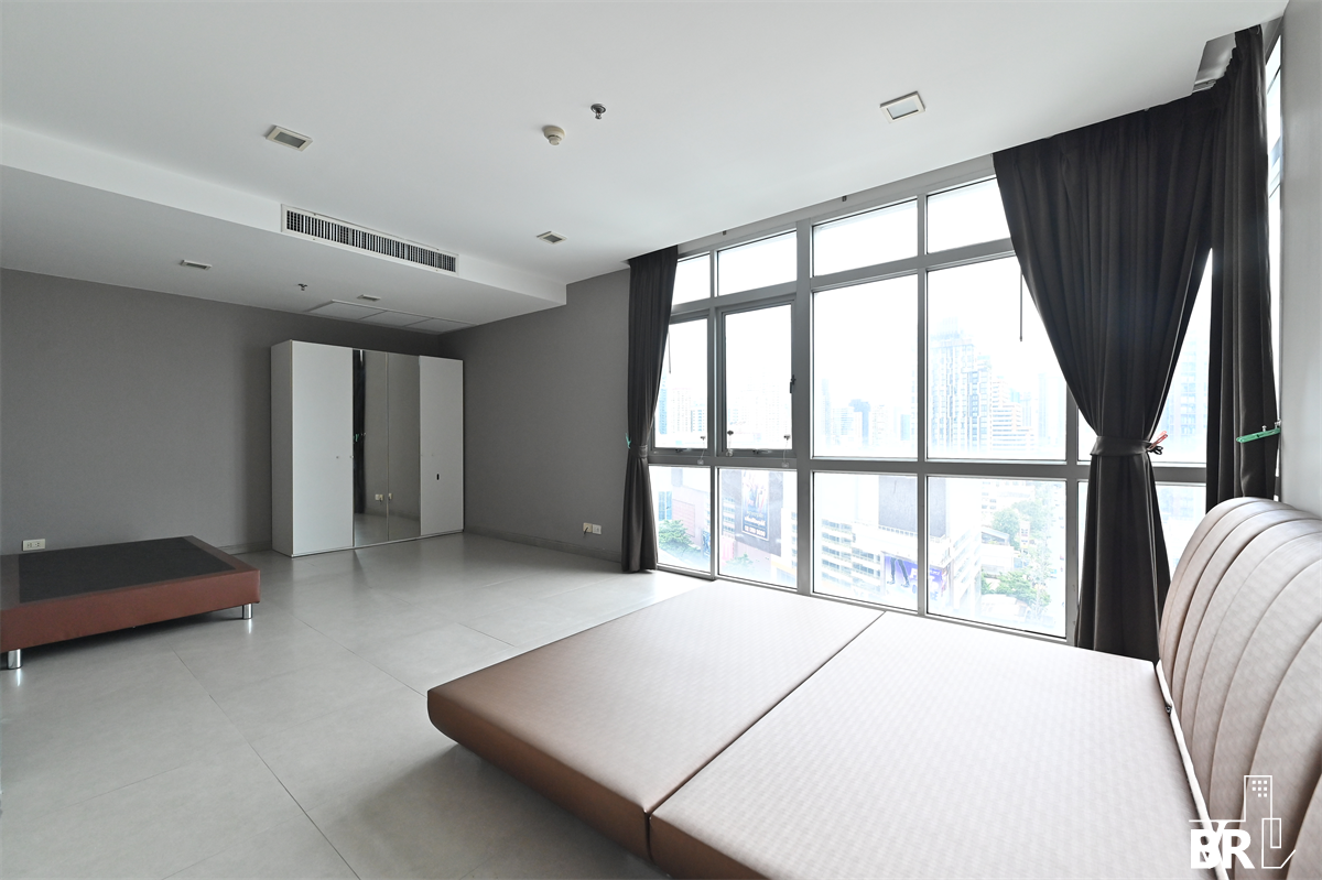 picture Nusasiri Grand Condo Luxuriously Elevated Unit near BTS Ekkamai - 1/10
