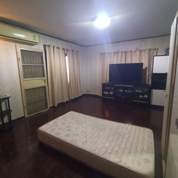 picture 🏡 For sale 3-storey house, central location!
Area 35 sq.w. Soi Ratchada 3 (Chinese Embassy), Soi Yoo Charoen 21 intersection - 15/20
