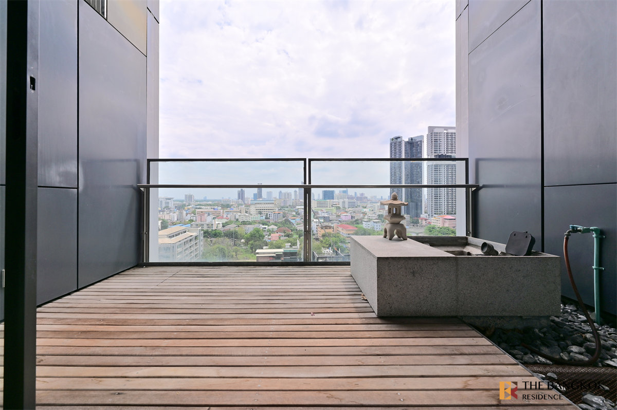 picture The Met Luxury Condo in Central City Location - 3/10