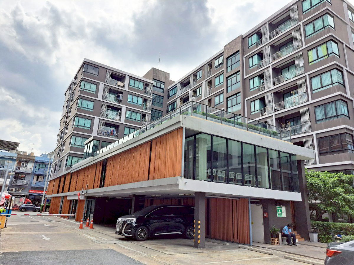 picture Condo for sale atmoz Lat Phrao 71, Nakniwat Road, resort-style condo, near community mall, 1 bedroom, fully furnished, with furniture - 17/18