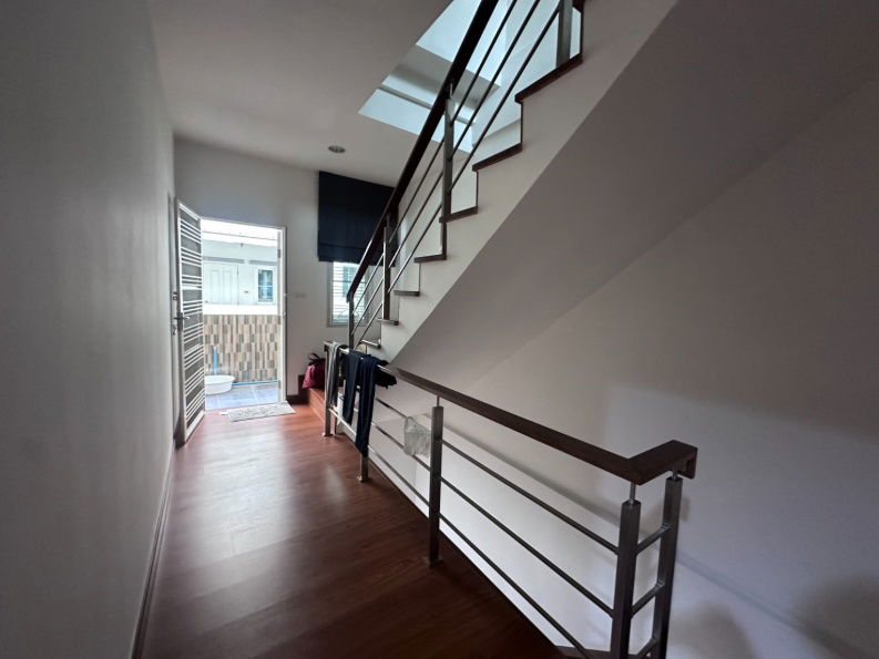 picture Urgent Sale! Townhome at Private Ville Huamark – Hot Price!  - 3/9