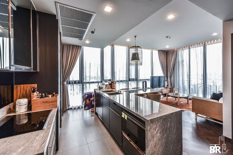 Urgent sale is very cheap. Luxury condo for sale with the tenant of The Monument Sanampao 2B2B 87SQM. Only 21.5 MB !!