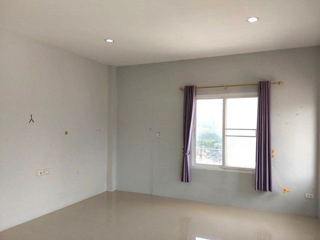 รูป ขายบ้านเดี่ยว 2 ชั้น ติดถนน เนื้อที่ 141 ตารางวา ต.ลำพยา อ.เมือง จ.นครปฐม - รูปที่ 7/16
